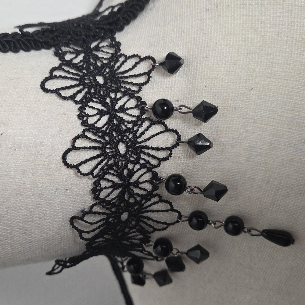Elegant Black Lace Choker Necklace - Picture 4 of 5
